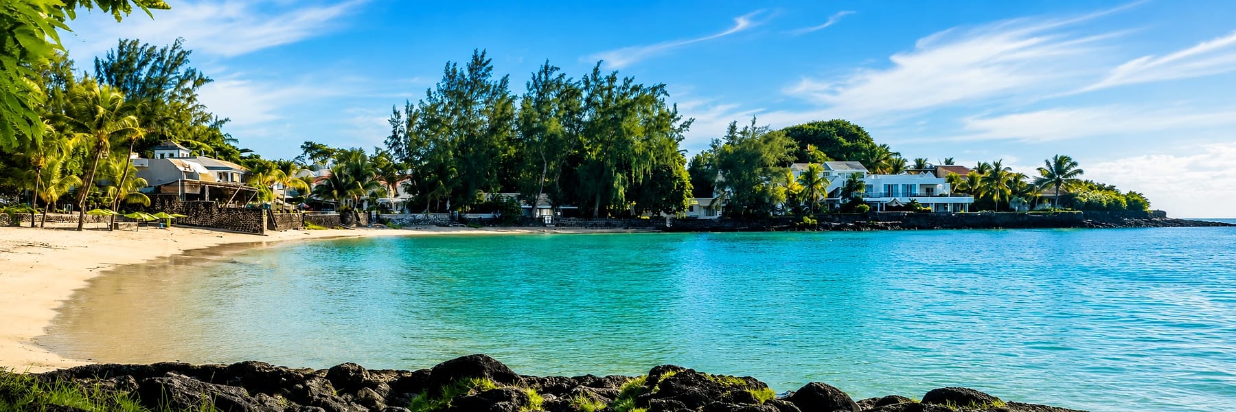 The bay and the beach at Pereybere, four hundred metres from the residence